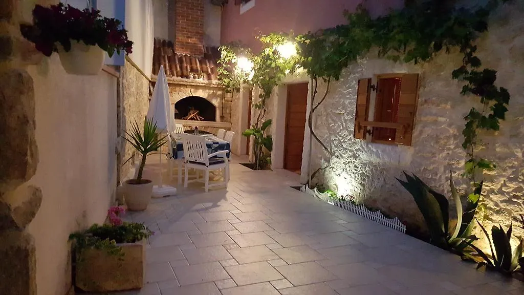 Apartment Elda Petrcane 0*,  Croatia