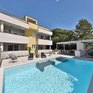 Apartament Luxury Nada With Pool, Petrčane